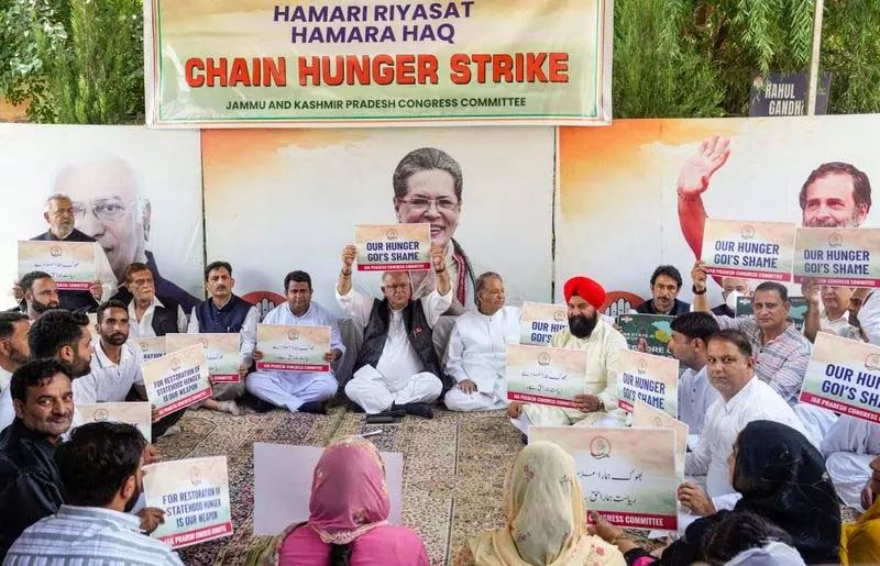 J-K राज्य का दर्जा बहाल करने की मांग को लेकर कांग्रेस ने श्रीनगर में भूख हड़ताल शुरू की J-K राज्य का दर्जा बहाल करने की मांग को लेकर कांग्रेस ने श्रीनगर में भूख हड़ताल शुरू की
