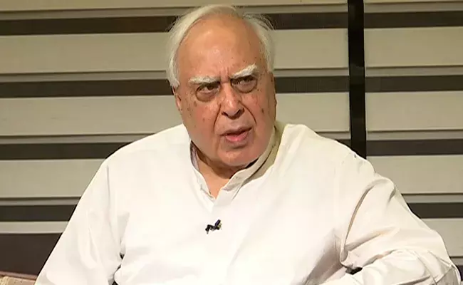 अमित शाह को पूर्व उपराष्ट्रपति धनखड़ के ठिकाने पर बयान जारी करना चाहिए: कपिल सिब्बल अमित शाह को पूर्व उपराष्ट्रपति धनखड़ के ठिकाने पर बयान जारी करना चाहिए: कपिल सिब्बल