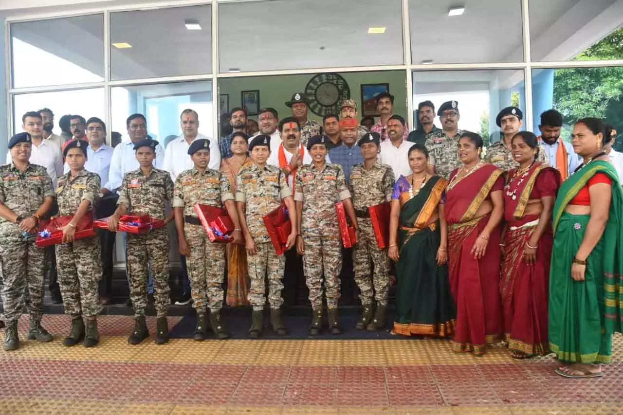 दंतेश्वरी फाइटर्स बहनों का शौर्य अन्य बहनों के लिए अनुकरणनीय : उप मुख्यमंत्री शर्मा दंतेश्वरी फाइटर्स बहनों का शौर्य अन्य बहनों के लिए अनुकरणनीय : उप मुख्यमंत्री शर्मा