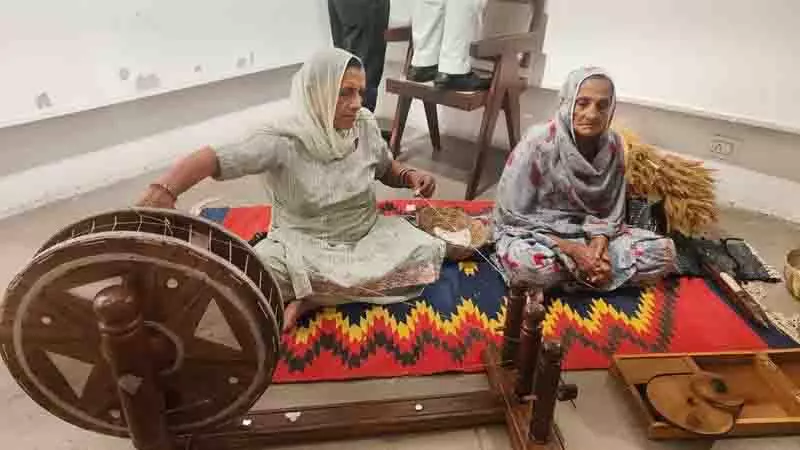NIIFT मोहाली ने जीवंत विरासत प्रदर्शन के साथ राष्ट्रीय हथकरघा दिवस मनाया NIIFT मोहाली ने जीवंत विरासत प्रदर्शन के साथ राष्ट्रीय हथकरघा दिवस मनाया