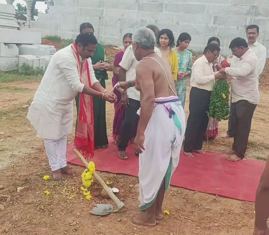 Surpura : भुवराहनाथ महालक्ष्मी मंदिर का भूमिपूजन Surpura : भुवराहनाथ महालक्ष्मी मंदिर का भूमिपूजन
