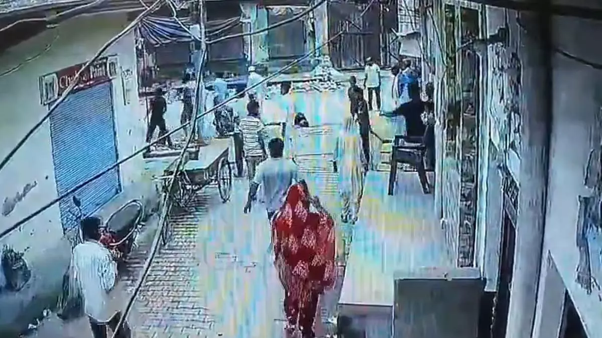 उत्तर प्रदेश के मेरठ में दिनदहाड़े एक व्यक्ति की गोली मारकर हत्या उत्तर प्रदेश के मेरठ में दिनदहाड़े एक व्यक्ति की गोली मारकर हत्या