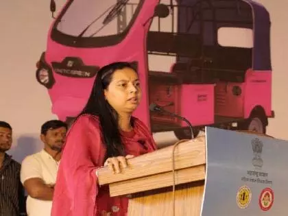 प्रदेश की 10,000 प्यारी बहनों को गुलाबी ई-रिक्शा उपलब्ध कराए जाएंगे प्रदेश की 10,000 प्यारी बहनों को गुलाबी ई-रिक्शा उपलब्ध कराए जाएंगे