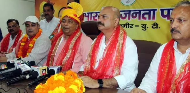 SAT ने NC से जनता के सामने अपने 9 महीने के शासन का रिपोर्ट कार्ड पेश करने को कहा SAT ने NC से जनता के सामने अपने 9 महीने के शासन का रिपोर्ट कार्ड पेश करने को कहा
