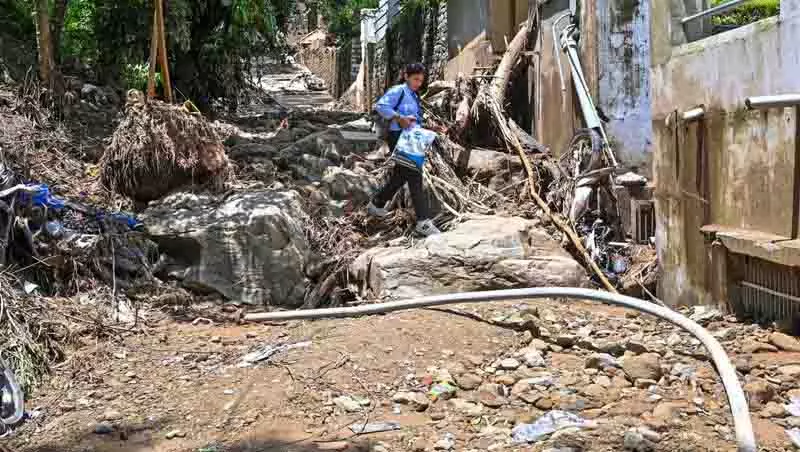 Himachal सरकार आपदा प्रभाव को कम करने के लिए अनियंत्रित निर्माण को नियंत्रित करने पर काम कर रही Himachal सरकार आपदा प्रभाव को कम करने के लिए अनियंत्रित निर्माण को नियंत्रित करने पर काम कर रही