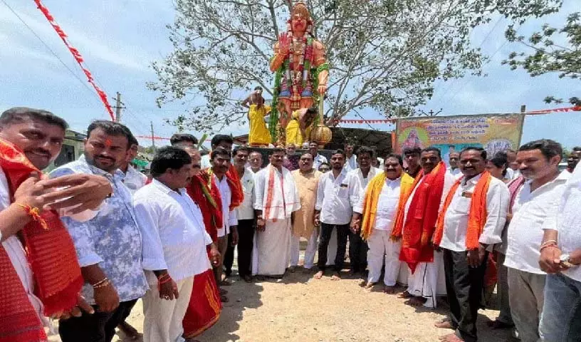 Ontimamidipalli में अंजनेय प्रतिमा की स्थापना Ontimamidipalli में अंजनेय प्रतिमा की स्थापना