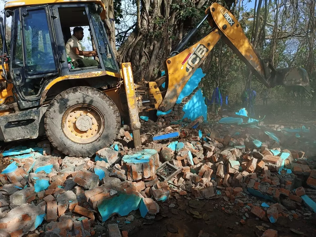Haridwar: वन विभाग ने झिलमिल झील क्षेत्र से हटाया अतिक्रमण Haridwar: वन विभाग ने झिलमिल झील क्षेत्र से हटाया अतिक्रमण