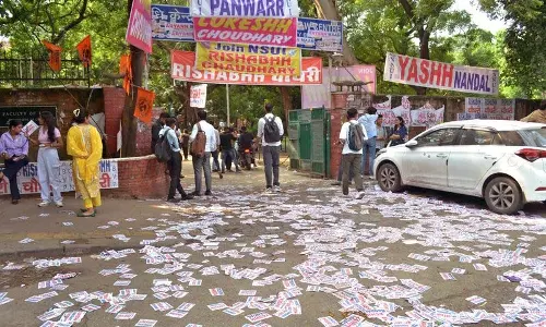 न पोस्टर, न ढोल, न रोड शो: डीयू ने चुनावी प्रदूषण के खिलाफ जंग का ऐलान किया न पोस्टर, न ढोल, न रोड शो: डीयू ने चुनावी प्रदूषण के खिलाफ जंग का ऐलान किया