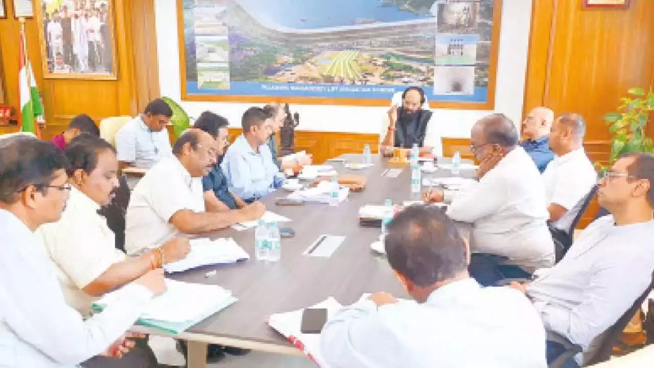 उत्तम ने अधिकारियों से एसएलबीसी सुरंग निर्माण कार्य में तेजी लाने का आग्रह किया