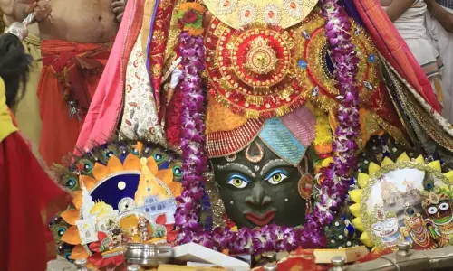 Ujjain :बाबा महाकाल को बांधी गई राखी, लगा सवा लाख लड्डुओं का महाभोग Ujjain :बाबा महाकाल को बांधी गई राखी, लगा सवा लाख लड्डुओं का महाभोग
