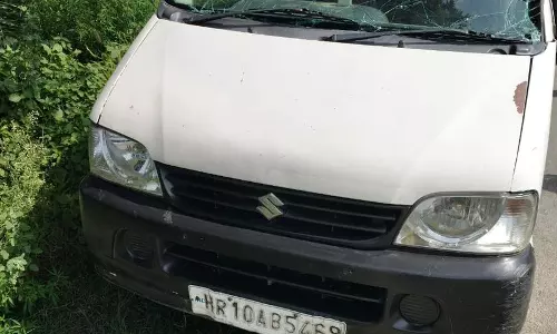झज्जर के पास निजी स्कूल वाहन पलटने से एक बच्चे की मौत, कई घायल