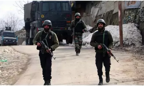 9 दिनों से आतंकियों के साथ मुठभेड़ जारी, 2 जवान शहीद, सेना ने एक आतंकी को भी मार गिराया 9 दिनों से आतंकियों के साथ मुठभेड़ जारी, 2 जवान शहीद, सेना ने एक आतंकी को भी मार गिराया
