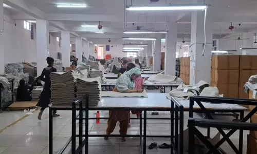 Haryana : ट्रम्प के 50% टैरिफ से पानीपत के कपड़ा निर्यातकों को झटका Haryana : ट्रम्प के 50% टैरिफ से पानीपत के कपड़ा निर्यातकों को झटका
