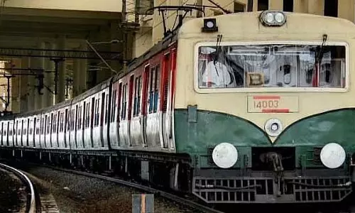 Tamil Nadu : आज 17 उपनगरीय इलेक्ट्रिक ट्रेनें रद्द Tamil Nadu : आज 17 उपनगरीय इलेक्ट्रिक ट्रेनें रद्द