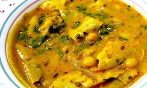 Recipe: मुंह का स्वाद बदलने के लिए पापड़ कढ़ी ट्राई करें Recipe: मुंह का स्वाद बदलने के लिए पापड़ कढ़ी ट्राई करें