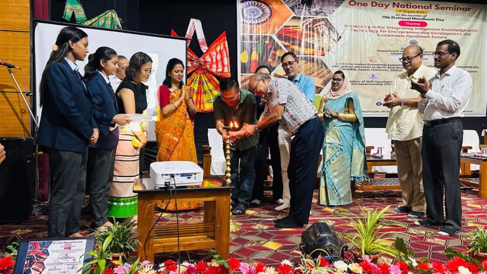 Assam विश्वविद्यालय ने हथकरघा क्षेत्र में सतत उद्यमिता पर राष्ट्रीय संगोष्ठी का आयोजन किया Assam विश्वविद्यालय ने हथकरघा क्षेत्र में सतत उद्यमिता पर राष्ट्रीय संगोष्ठी का आयोजन किया