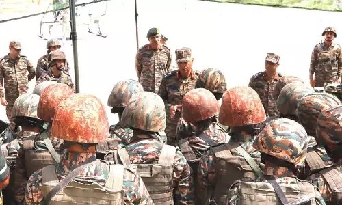 व्हाइट नाइट कोर के जीओसी ने सुंदरबनी सेक्टर में परिचालन तैयारियों की समीक्षा की व्हाइट नाइट कोर के जीओसी ने सुंदरबनी सेक्टर में परिचालन तैयारियों की समीक्षा की