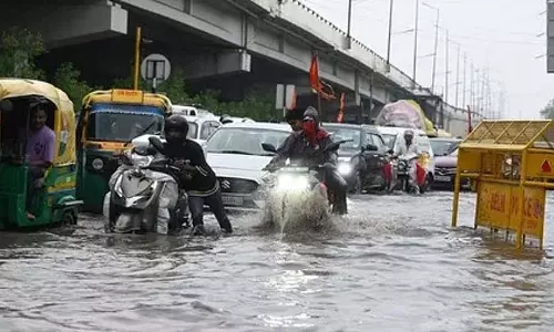 रक्षाबंधन पर दिल्ली में भारी बारिश, कई इलाकों में जलभराव, और बारिश की संभावना
