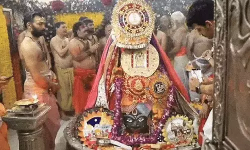 बाबा महाकाल को अर्पित हुई पहली राखी; रक्षा सूत्र बांधने का शुभ मुहूर्त दोपहर 2:40 बजे तक बाबा महाकाल को अर्पित हुई पहली राखी; रक्षा सूत्र बांधने का शुभ मुहूर्त दोपहर 2:40 बजे तक