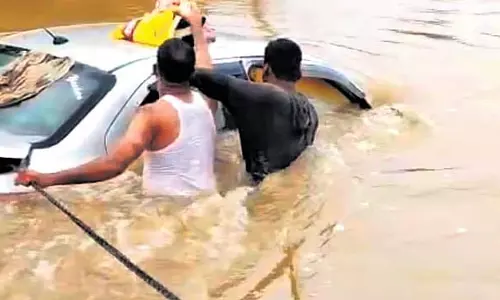 Nalgonda में भारी बारिश से अफरा-तफरी: मूसी नदी उफान पर, सड़कें अवरुद्ध