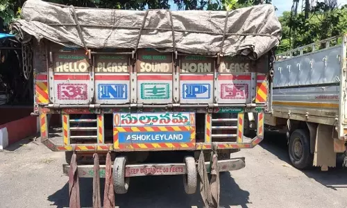 Odisha : नुआपाड़ा में ट्रक ने बाइक को टक्कर मारी, सेना के कांस्टेबल समेत दो की मौत Odisha : नुआपाड़ा में ट्रक ने बाइक को टक्कर मारी, सेना के कांस्टेबल समेत दो की मौत