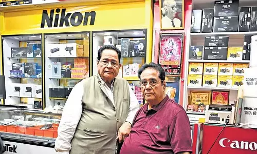 DELHI कपूर परिवार की फोटोग्राफी विरासत DELHI कपूर परिवार की फोटोग्राफी विरासत