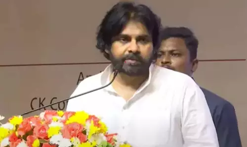 पवन कल्याण के खिलाफ टिप्पणी को लेकर जन सेना विधायक-YSRC MLC में टकराव पवन कल्याण के खिलाफ टिप्पणी को लेकर जन सेना विधायक-YSRC MLC में टकराव