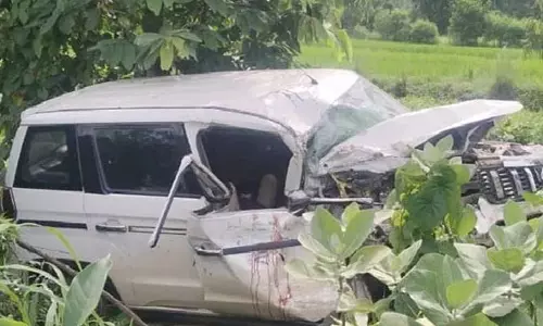 ट्रेलर और बोलेरो की भिड़ंत, एक की मौत