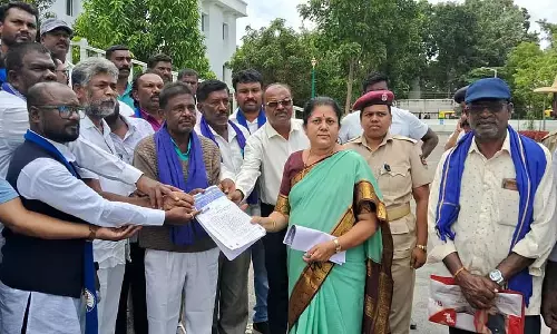 Karnataka : अनुसूचित जाति को अन्य प्रयोजनों के लिए अनुदान दिए जाने पर आक्रोश Karnataka : अनुसूचित जाति को अन्य प्रयोजनों के लिए अनुदान दिए जाने पर आक्रोश