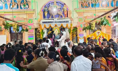 10 हजार महिलाओं ने अल्वेकोडि दुर्गापरमेश्वरी को उदी समर्पित की 10 हजार महिलाओं ने अल्वेकोडि दुर्गापरमेश्वरी को उदी समर्पित की