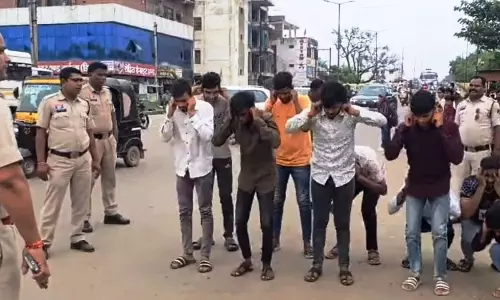 बर्थडे पार्टी किया सड़क में, 10 लड़के गिरफ्तार