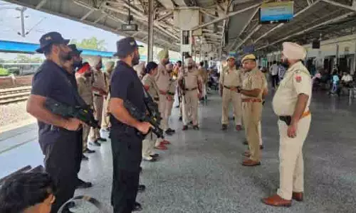 Punjab पुलिस ने रेलवे स्टेशनों पर औचक निरीक्षण किया Punjab पुलिस ने रेलवे स्टेशनों पर औचक निरीक्षण किया