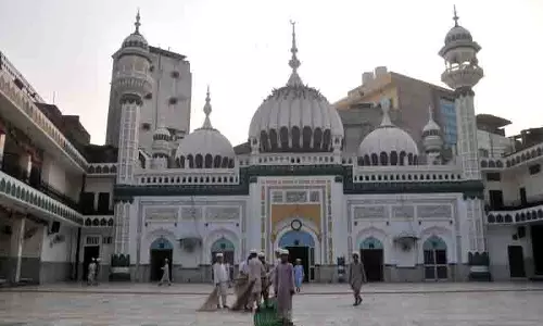 Punjab में मस्जिदें फिर से खुलीं, प्रवासी काम की तलाश में सीमावर्ती जिले में आ रहे Punjab में मस्जिदें फिर से खुलीं, प्रवासी काम की तलाश में सीमावर्ती जिले में आ रहे