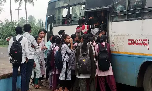 रबाकवि बनहट्टी: अतिरिक्त बसें चलाने की मांग रबाकवि बनहट्टी: अतिरिक्त बसें चलाने की मांग