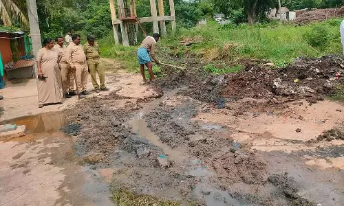 Lakshmeshwar : पुलिस की मौजूदगी में शौचालय निर्माण शुरू