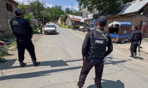 Kulgam में आतंकवादियों के साथ मुठभेड़ में 2 जवान शहीद