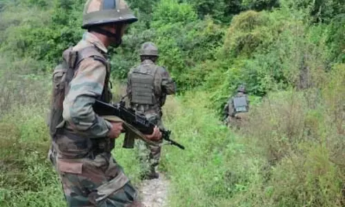 कुलगाम में आतंकवाद विरोधी अभियान 9वें दिन भी जारी, दो जवान शहीद