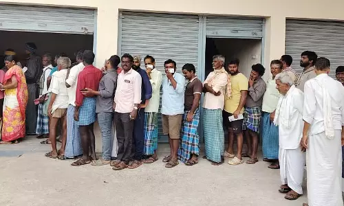 Karnataka : जवागल में यूरिया की कमी Karnataka : जवागल में यूरिया की कमी