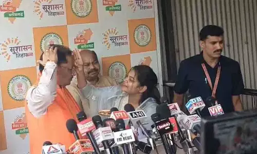 महिला पत्रकारों ने रायपुर में सीएम साय को बांधी राखी महिला पत्रकारों ने रायपुर में सीएम साय को बांधी राखी