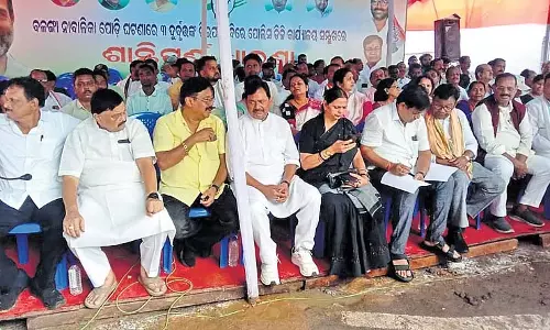 महिलाओं के खिलाफ बढ़ते अपराधों को लेकर कांग्रेस ने DGP कार्यालय के सामने किया प्रदर्शन