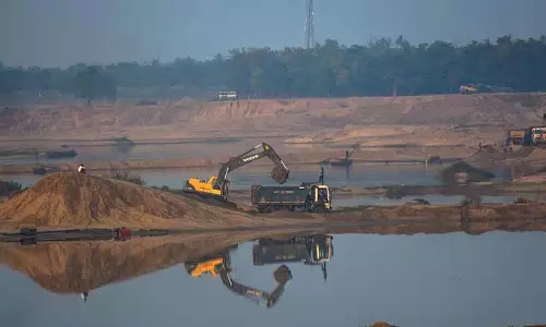 Raigarh में खनन परियोजना को लेकर तनाव के चलते छह पंचायतों में कार्यकर्ताओं के प्रवेश पर प्रतिबंध