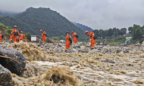 चीन के कानसू में बाढ़ राहत कार्य जारी