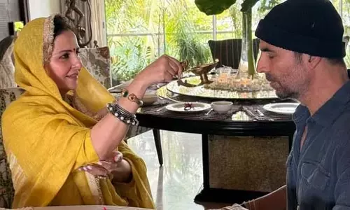 अक्षय कुमार ने बहन अलका के साथ रक्षा बंधन की पोस्ट शेयर की अक्षय कुमार ने बहन अलका के साथ रक्षा बंधन की पोस्ट शेयर की
