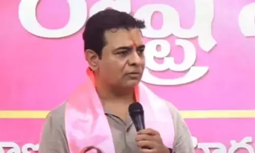 KTR ने फोन टैपिंग संबंधी टिप्पणी पर बंदी संजय से माफ़ी की मांग की