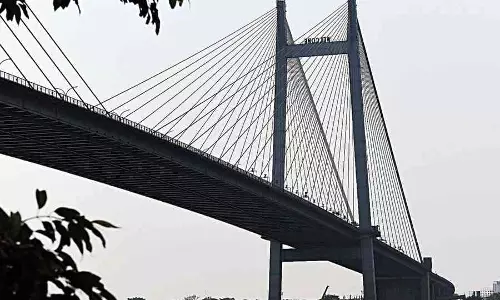 Bengal: कोना एक्सप्रेसवे फ्लाईओवर निर्माण के लिए विद्यासागर सेतु पर ट्रकों की आवाजाही पर रोक Bengal: कोना एक्सप्रेसवे फ्लाईओवर निर्माण के लिए विद्यासागर सेतु पर ट्रकों की आवाजाही पर रोक