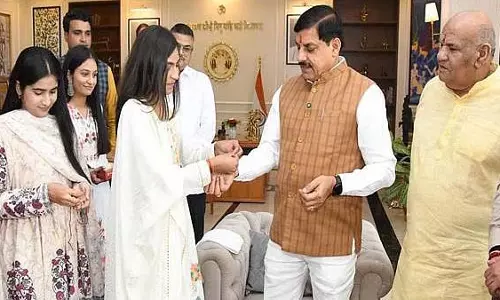 MP : मुख्यमंत्री को पूरे राज्य में लाडली बहनों से 5 हजार से अधिक राखियाँ और पत्र मिले MP : मुख्यमंत्री को पूरे राज्य में लाडली बहनों से 5 हजार से अधिक राखियाँ और पत्र मिले