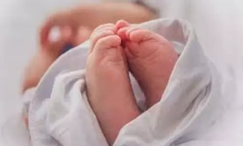 गांदरबल में एम्बुलेंस में महिला ने दिया बच्चे को जन्म, माँ-बच्चा स्वस्थ गांदरबल में एम्बुलेंस में महिला ने दिया बच्चे को जन्म, माँ-बच्चा स्वस्थ