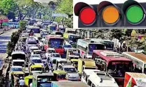 Telangana: सिग्नल पर अंतहीन इंतज़ार से यात्री परेशान