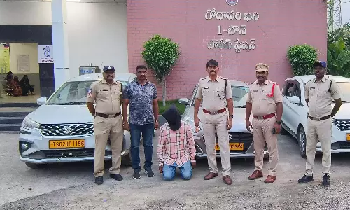 Telangana: पुलिस ने किराए की कारें गिरवी रखने के आरोप में एक व्यक्ति को गिरफ्तार किया