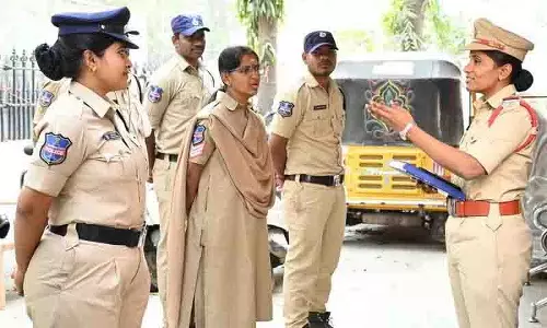 साइबराबाद में SHE टीम ने सार्वजनिक स्थानों पर महिलाओं को परेशान करने के आरोप में 33 लोगों को पकड़ा